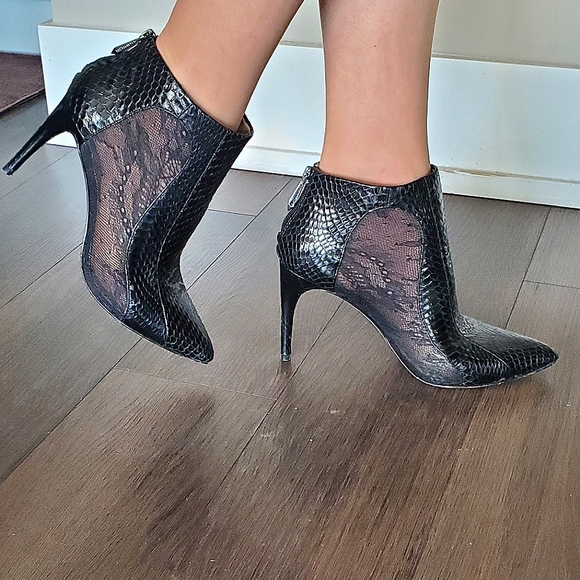 BCBGMaxAzria Shoes - 👑 HOST PICK 👑 BCBG MaxAzria Shiny/Lace Mesh High Heel Booties